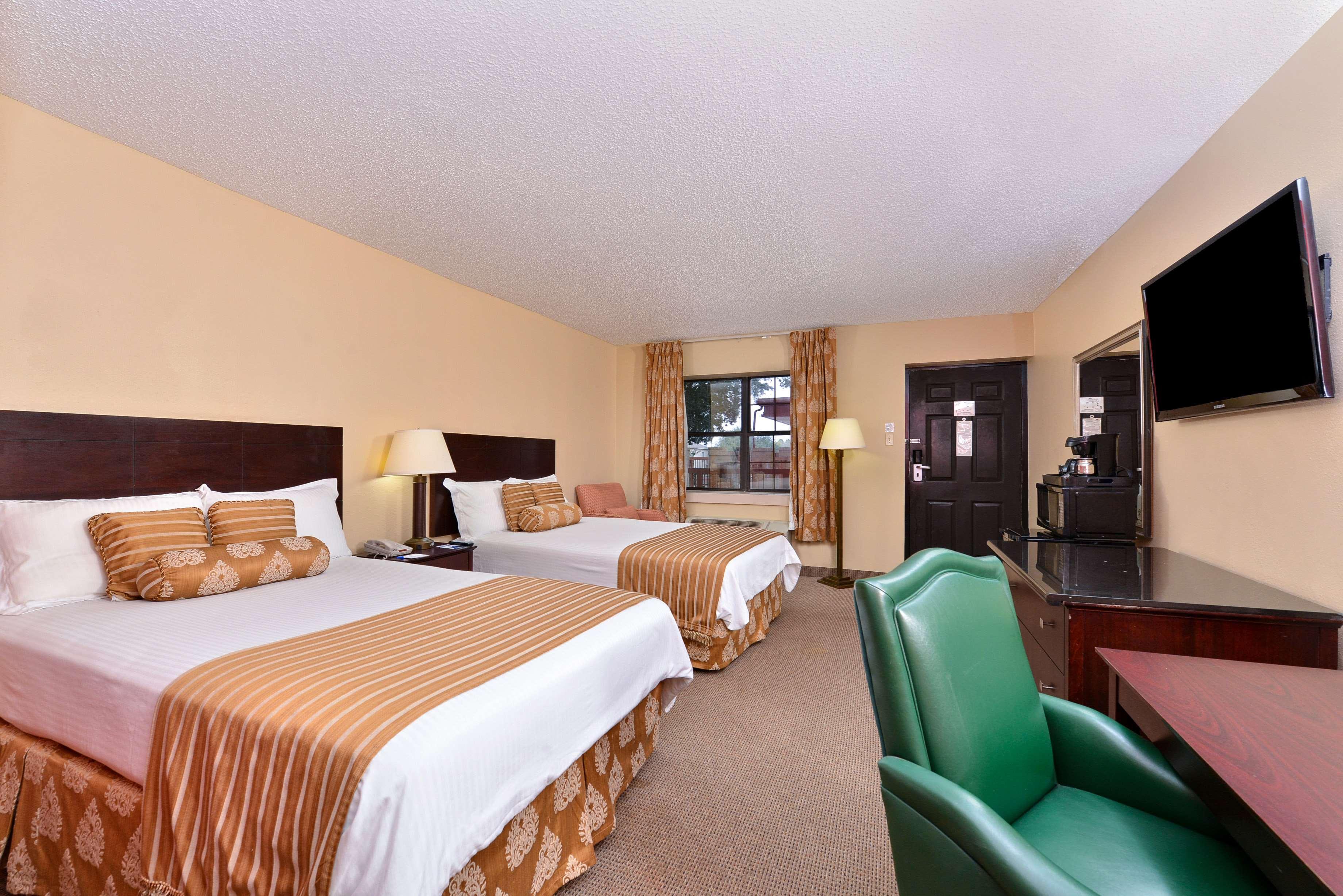 Americas Best Value Inn And Suites Виктория Екстериор снимка